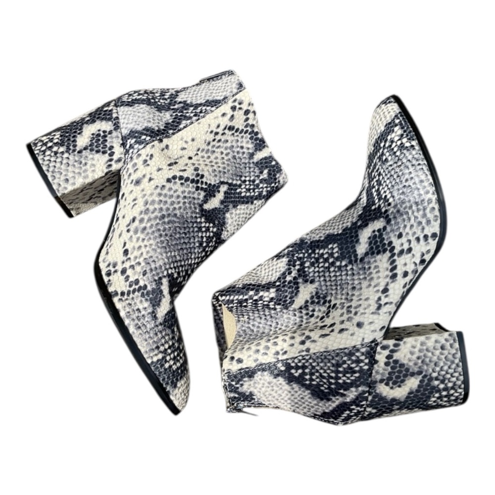 Steven Madden Jillian Snake Print Jillian Boots 7.5 Classic Bohemian Safari